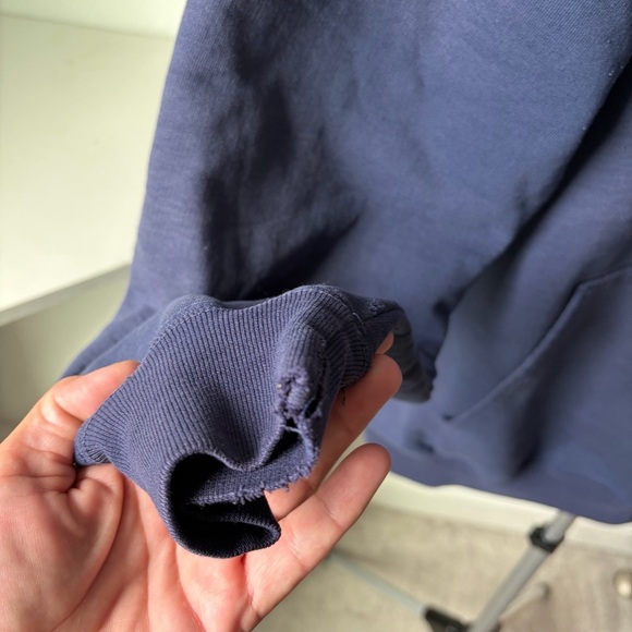 Mens Carhartt Navy Blue Distressed Sweatshirt with Gold Logo Men’s Size L - Picture 5 of 6